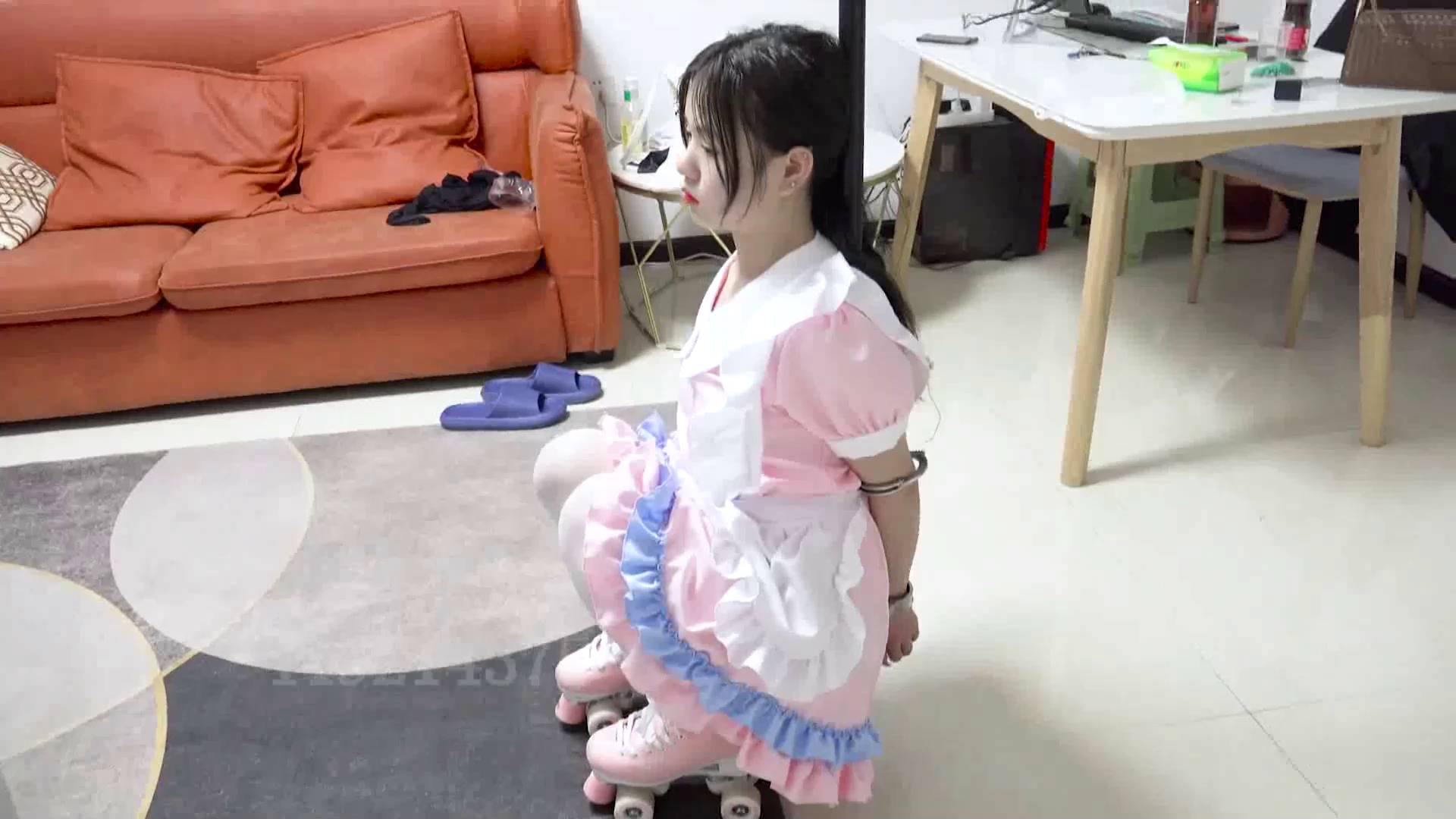 子衿原创 琦琦镣铐轮滑鞋 走廊滑冰 五花驷马挠痒 口球放置
