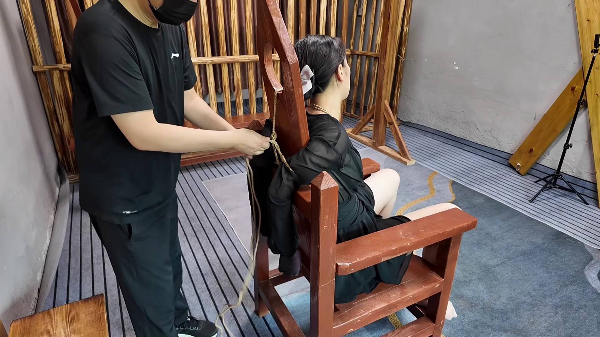李大侠原创 南宫月刑讯椅折磨
