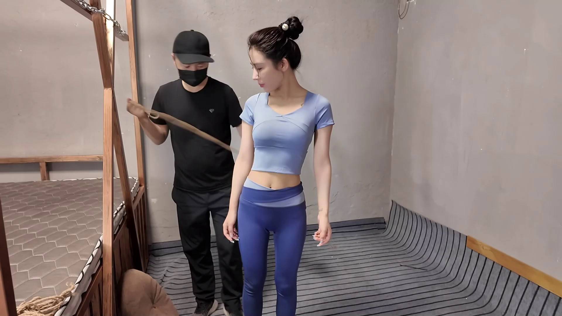 李大侠原创 瑜伽教练遇险记二1